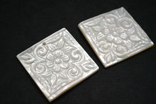 Load image into Gallery viewer, (#82.84) MOP ペアルース フラワーカービング