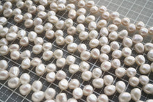 Load image into Gallery viewer, 高品質 淡水パール クレオ穴 白〜クリーム バロック 40cm