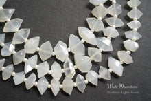 画像をギャラリービューアに読み込む, (1連)宝石質 ホワイトムーンストーン ファンシーシェイプ 両剣