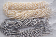 画像をギャラリービューアに読み込む, (グレー/白)淡水パール 小粒ボタン 2x3.5mm 36cm