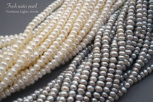 画像をギャラリービューアに読み込む, (グレー/白)淡水パール 小粒ボタン 2x3.5mm 36cm