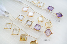 画像をギャラリービューアに読み込む, (A,B-2/8粒)宝石質 4種クォーツ スクエア バックカービング SV925+K18GP 枠付き ダブルループ