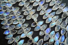 Load image into Gallery viewer, (半連/1連)高品質 ホワイト ラブラドライト ブルームーンストーン ファセットマーキス