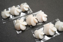 画像をギャラリービューアに読み込む, (No.1-3)ピンク珊瑚 フラワーカービング ペア/3粒セット ルース 裏面片穴 コーラル