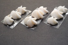 画像をギャラリービューアに読み込む, (No.1-3)ピンク珊瑚 フラワーカービング ペア/3粒セット ルース 裏面片穴 コーラル