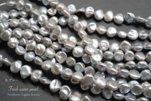 Load image into Gallery viewer, Freshwater Pearl Poppy Baroque Creo Hole White 38 cm