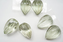 Load image into Gallery viewer, (No.3-15)宝石質 ジェムストーン ルース 穴あき カービング