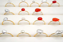Load image into Gallery viewer, (1/4, half-strand, 1-strand) Akoya pearls from Ise-Shima, horn, poppy, untoned, natural gray