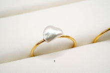 Load image into Gallery viewer, (1/4, half-strand, 1-strand) Akoya pearls from Ise-Shima, horn, poppy, untoned, natural gray