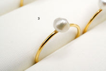 Load image into Gallery viewer, (1/4, half-strand, 1-strand) Akoya pearls from Ise-Shima, horn, poppy, untoned, natural gray