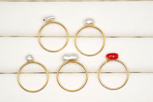 Load image into Gallery viewer, (1/4, half-strand, 1-strand) Akoya pearls from Ise-Shima, horn, poppy, untoned, natural gray