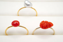 Load image into Gallery viewer, (1/4, half-strand, 1-strand) Akoya pearls from Ise-Shima, horn, poppy, untoned, natural gray