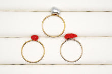 Load image into Gallery viewer, (1/4, half-strand, 1-strand) Akoya pearls from Ise-Shima, horn, poppy, untoned, natural gray