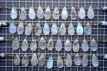 Load image into Gallery viewer, (2pc/10pc)宝石質 ホワイトラブラドライト レインボームーンストーン スムースペアシェイプ