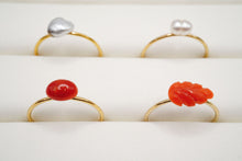Load image into Gallery viewer, (1/4, half-strand, 1-strand) Akoya pearls from Ise-Shima, horn, poppy, untoned, natural gray