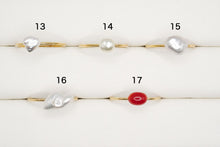 Load image into Gallery viewer, (1/4, half-strand, 1-strand) Akoya pearls from Ise-Shima, horn, poppy, untoned, natural gray