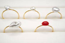 Load image into Gallery viewer, (1/4, half-strand, 1-strand) Akoya pearls from Ise-Shima, horn, poppy, untoned, natural gray