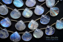 Load image into Gallery viewer, 宝石質 ホワイトラブラドライト レインボームーンストーン スムースマロンシェイプ