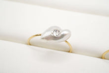 Load image into Gallery viewer, (1/4, half-strand, 1-strand) Akoya pearls from Ise-Shima, horn, poppy, untoned, natural gray