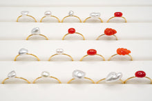 Load image into Gallery viewer, (1/4, half-strand, 1-strand) Akoya pearls from Ise-Shima, horn, poppy, untoned, natural gray