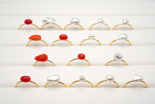 Load image into Gallery viewer, (1/4, half-strand, 1-strand) Akoya pearls from Ise-Shima, horn, poppy, untoned, natural gray