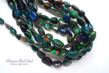 画像をギャラリービューアに読み込む, (半連/1連)宝石質 エチオピア産 ブラックオパール タンブル ナゲット さざれ
