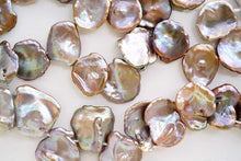 画像をギャラリービューアに読み込む, (半連/1連)淡水パール 天然色パープル ゴールド 花びら ケシ風