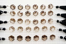 画像をギャラリービューアに読み込む, (ライト/ダーク)スモーキークォーツ コンケーブカット ダブルホール ヘキサゴン