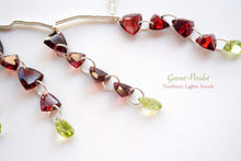 Load image into Gallery viewer, (2列10pc/1連50pc)宝石質 ガーネット ペリドット ダブルホール ルースカット トリリオン ペアシェイプ