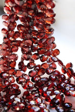 Load image into Gallery viewer, (S/M/L) 宝石質 モザンビークガーネット ファセットペアシェイプ 20cm