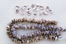 Load image into Gallery viewer, (1 row 41cm) Freshwater pearl center hole poppy baroque white @ 29 yen