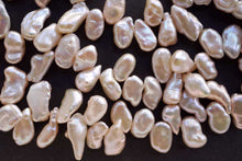 Load image into Gallery viewer, Freshwater Pearl Poppy Baroque Creo Hole White 38 cm