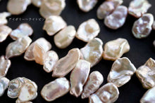 画像をギャラリービューアに読み込む, (ライトパープル/アイボリー〜ライトピンク)淡水パール 天然色 39cm ケシ風 バロック クレオ穴