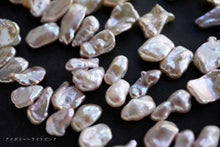 画像をギャラリービューアに読み込む, (ライトパープル/アイボリー〜ライトピンク)淡水パール 天然色 39cm ケシ風 バロック クレオ穴