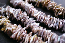 Load image into Gallery viewer, (1 row 41cm) Freshwater pearl center hole poppy baroque white @ 29 yen