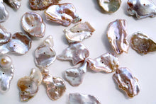 Load image into Gallery viewer, (1 row 41cm) Freshwater pearl center hole poppy baroque white @ 29 yen