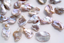 Load image into Gallery viewer, (1 row 41cm) Freshwater pearl center hole poppy baroque white @ 29 yen