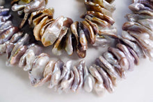 Load image into Gallery viewer, (1 row 41cm) Freshwater pearl center hole poppy baroque white @ 29 yen