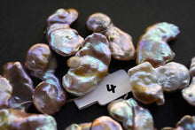 Load image into Gallery viewer, Freshwater Pearl Poppy Baroque Creo Hole White 38 cm