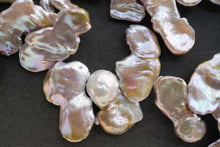 Load image into Gallery viewer, Freshwater Pearl Poppy Baroque Creo Hole White 38 cm