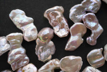 Load image into Gallery viewer, Freshwater Pearl Poppy Baroque Creo Hole White 38 cm