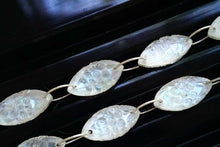 Load image into Gallery viewer, (2pc/1連)宝石質 ロック・クリスタル+MOP フラワーカービング マーキス ダブルホール