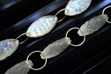 Load image into Gallery viewer, (2pc/1連)宝石質 ロック・クリスタル+MOP フラワーカービング マーキス ダブルホール