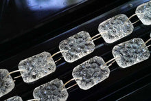 画像をギャラリービューアに読み込む, (2pc/1連)宝石質 ロック・クリスタル フラワーカービング レクタングル ダブルホール