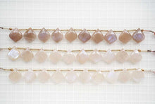 Load image into Gallery viewer, (2/10粒)ムーンストーン ブルーシラー ベロモライト スムースリーフシェイプ