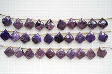 Load image into Gallery viewer, (2/10pc)チャロアイト ファセット リーフシェイプ