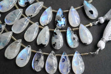 Load image into Gallery viewer, (2/10pc)宝石質 ホワイトラブラドライト ブラックスポット スムース ペアシェイプ