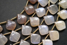 Load image into Gallery viewer, (2/10粒)ムーンストーン ブルーシラー ベロモライト スムースリーフシェイプ