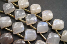 Load image into Gallery viewer, (2/10粒)ムーンストーン ブルーシラー ベロモライト スムースリーフシェイプ