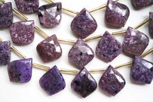 Load image into Gallery viewer, (2/10pc)チャロアイト ファセット リーフシェイプ